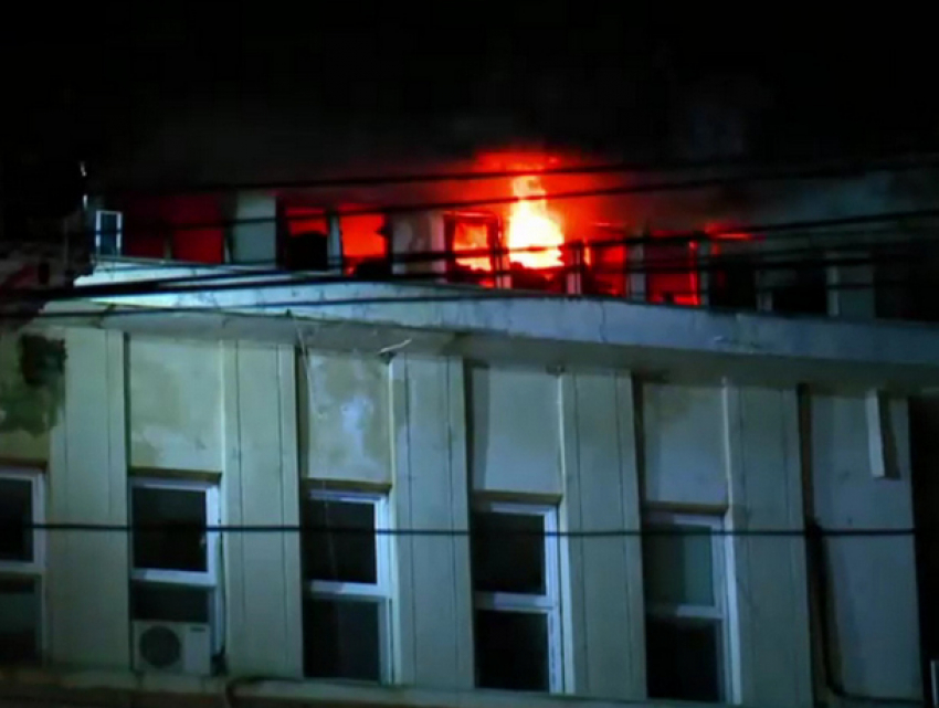 Пациентов кардиологической больницы в Яссах эвакуировали из-за сильного пожара 