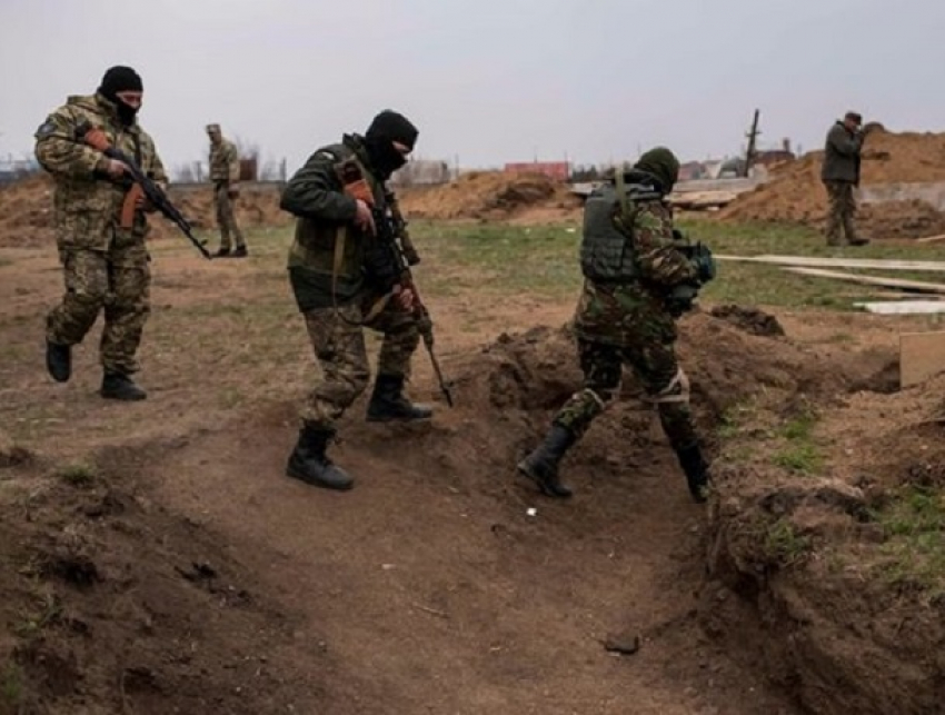 Украинские военные подло бросили умирать раненого командира на поле боя