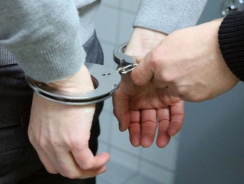 Полицейский задержан в момент получения взятки в центре Кишинева