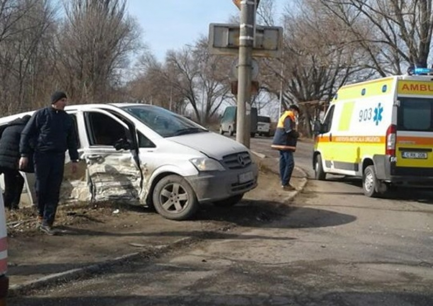 В ДТП у столичного аэропорта пострадали два человека