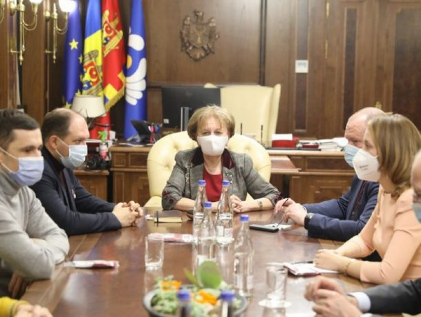 Спикер парламента призвала правительство изыскать средства на закупку вакцины против COVID-19 