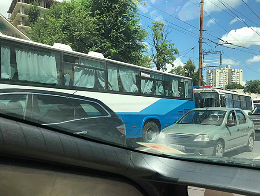 Полный автобус с полицейскими прибыл в Кишинев из Оргеева на случай беспорядков