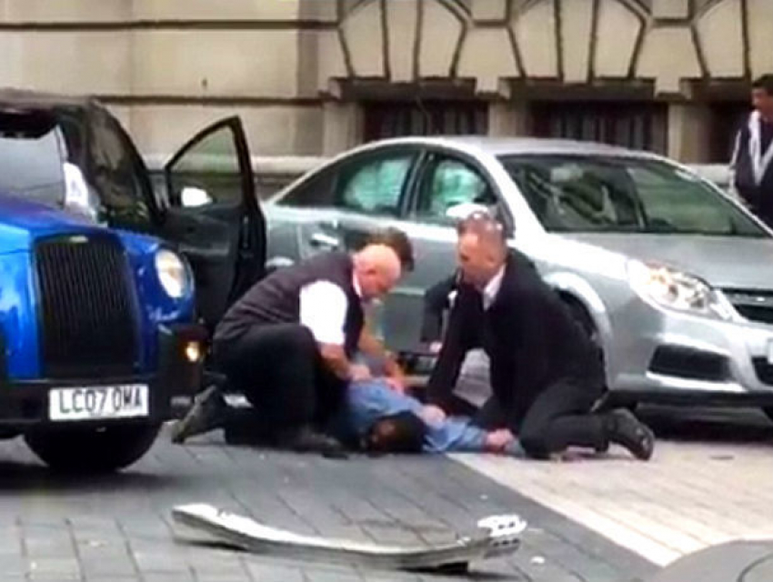 Опубликовано видео задержания водителя, врезавшегося в толпу в Лондоне