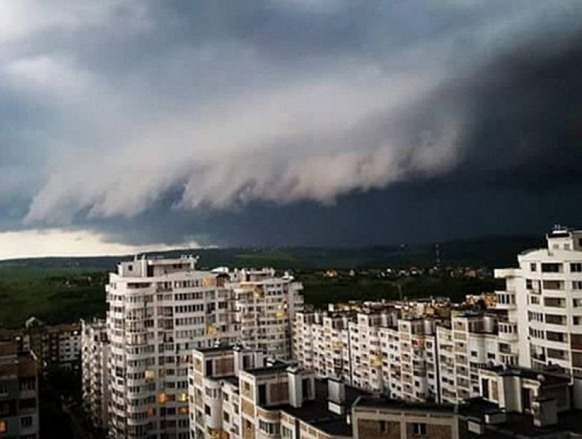 В пятницу погода в Молдове будет неустойчивой: снова грозовые дожди и порывистый ветер 