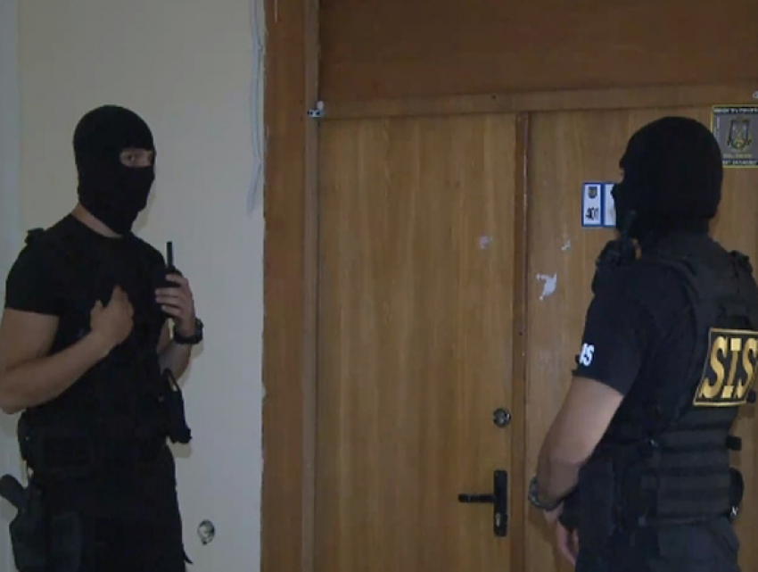 Подробности обысков в Кишиневе: экономические агенты месяцами заносили взятки в налоговую
