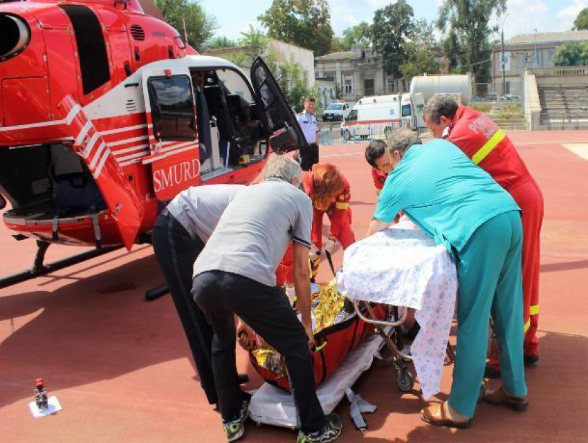 Доставленная на вертолете в Кишинев женщина подожгла себя после ссоры с любовником
