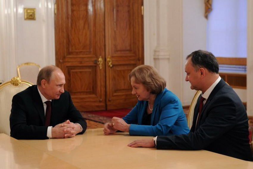 Владимир Путин поздравил Игоря Додона с победой и пригласил посетить Россию