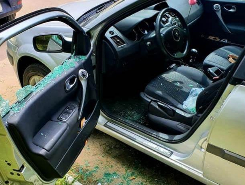 «Хорошие люди» раскурочили автомобиль лидера ПСРМ в Каушанах 