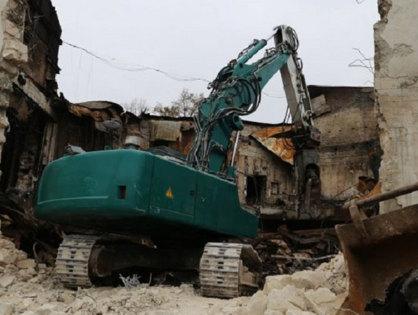 Более 46 тонн металла уже эвакуированы из сгоревшего здания Филармонии