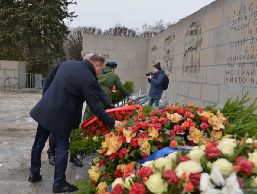 Ион Чебан почтил память молдаван, павших при защите блокадного Ленинграда