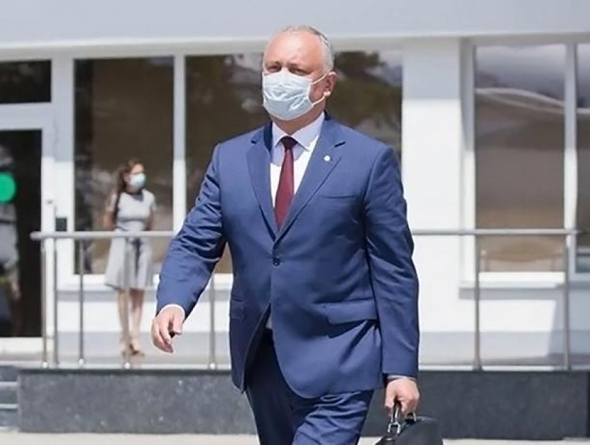 Додон публично привьется «Спутником V"