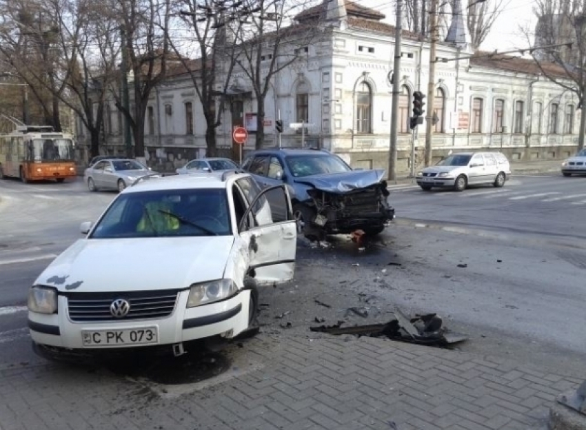 Этим утром в центре Кишинева произошла серьезная авария 