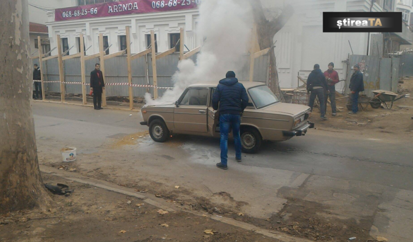 На одной из столичных улиц загорелся автомобиль во время движения 