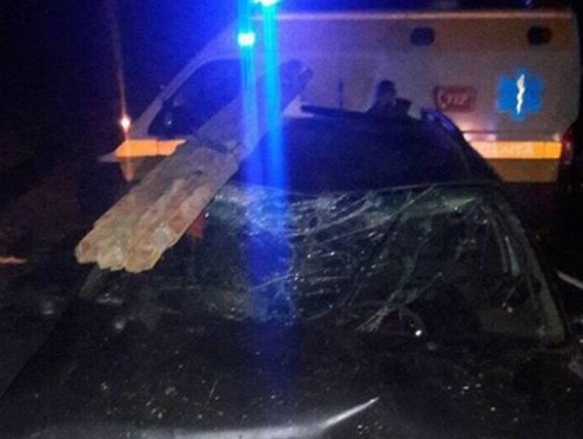 В Рышканском районе автомобиль врезался в повозку – двое госпитализированных, лошадь погибла на месте 
