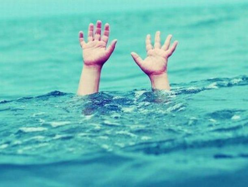 В Вадул луй Водэ спасателям удалось спасти жизнь 8-летней девочки, шедшей ко дну