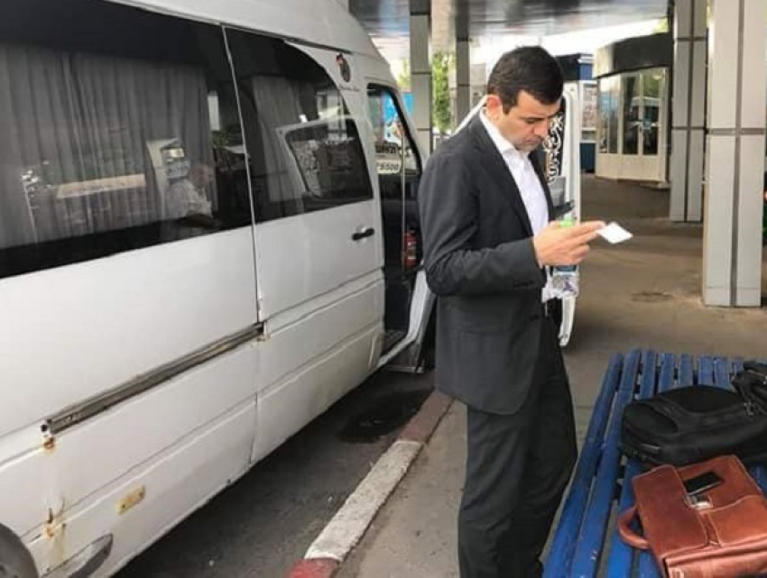 Министр экономики Молдовы уехал в маршрутке из Кишинева