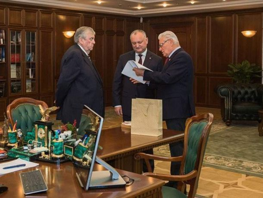 Президент Молдовы пригласил своих предшественников в обновленное здание президентуры
