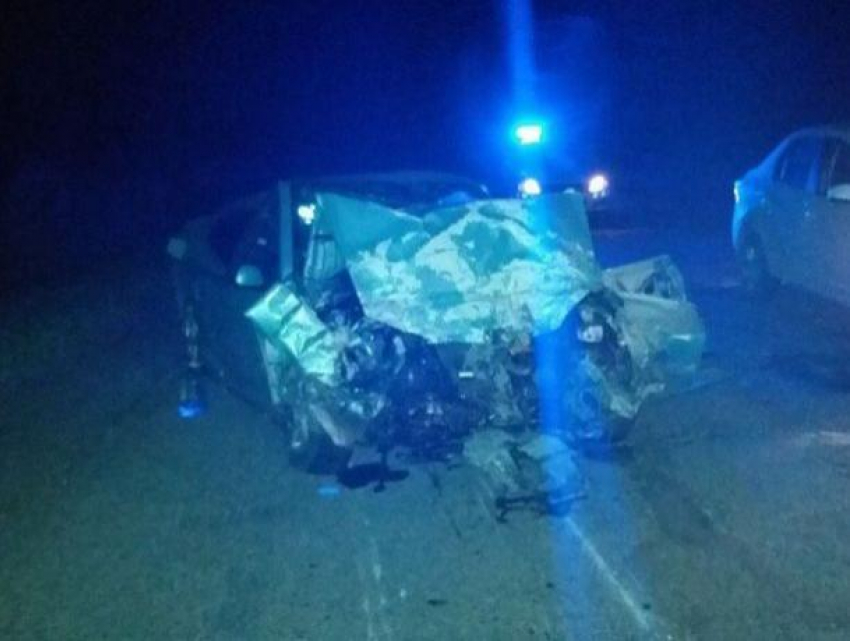 Страшная авария под Каушанами - столкнулись автомобили Peugeot и Opel, двое скончавшихся и пожар