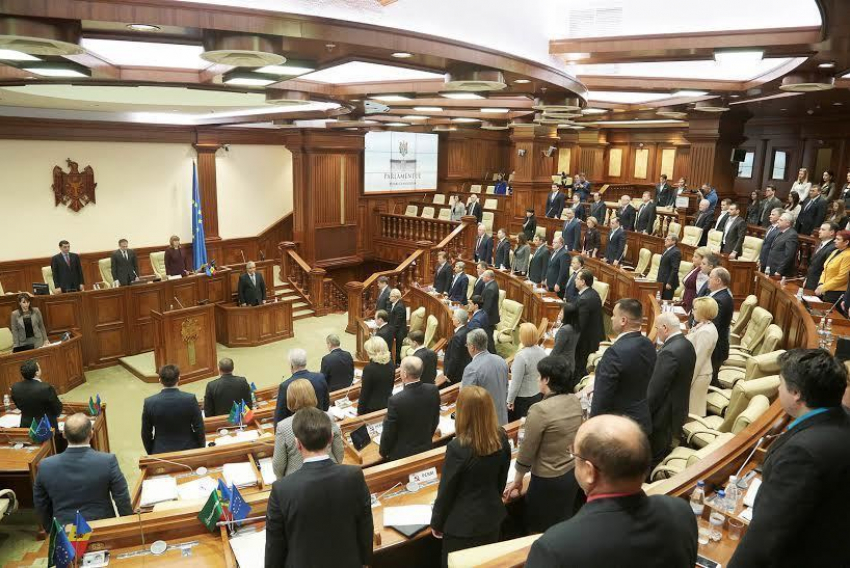 Парламент Молдовы проведет сегодня слушания по «краже века"