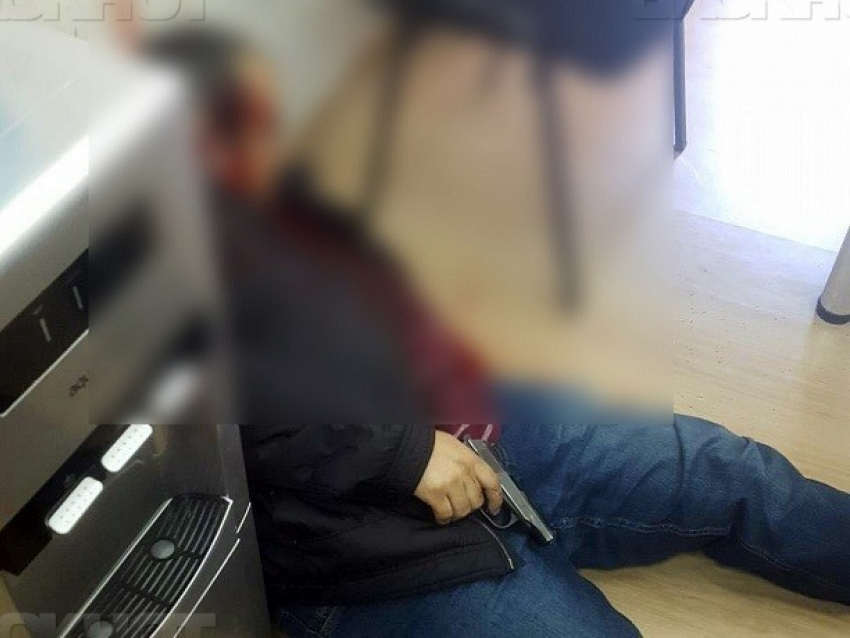 Дед застрелившегося в банке жителя Кишинева усомнился в версии самоубийства из-за долга 