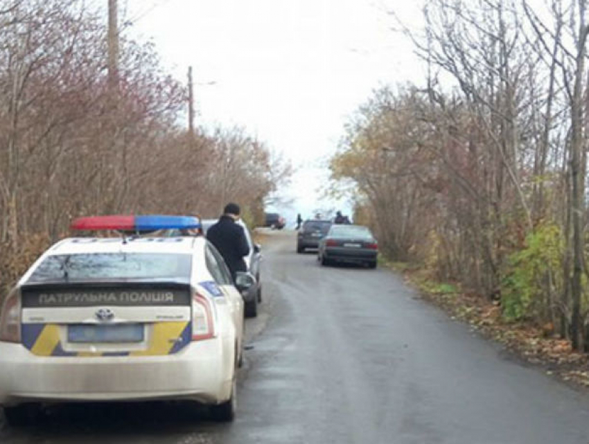 Беременной женщине сломали руку в одесском парке