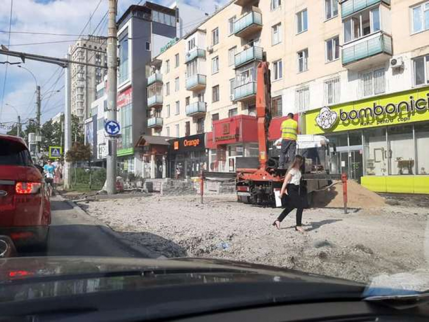 Тротуар по улице Киевской вымостят плиткой 