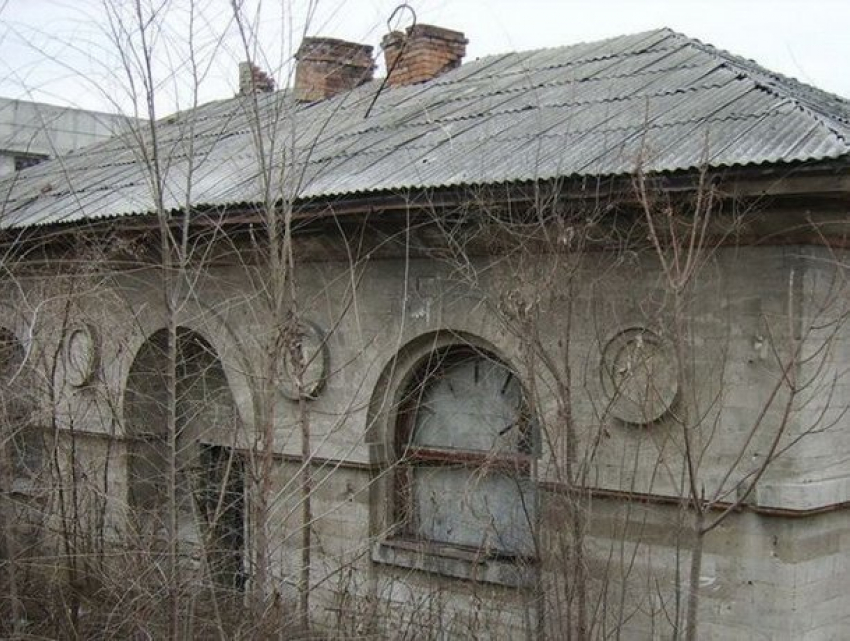 Легендарный  «дом с привидениями» в Кишиневе начали сносить