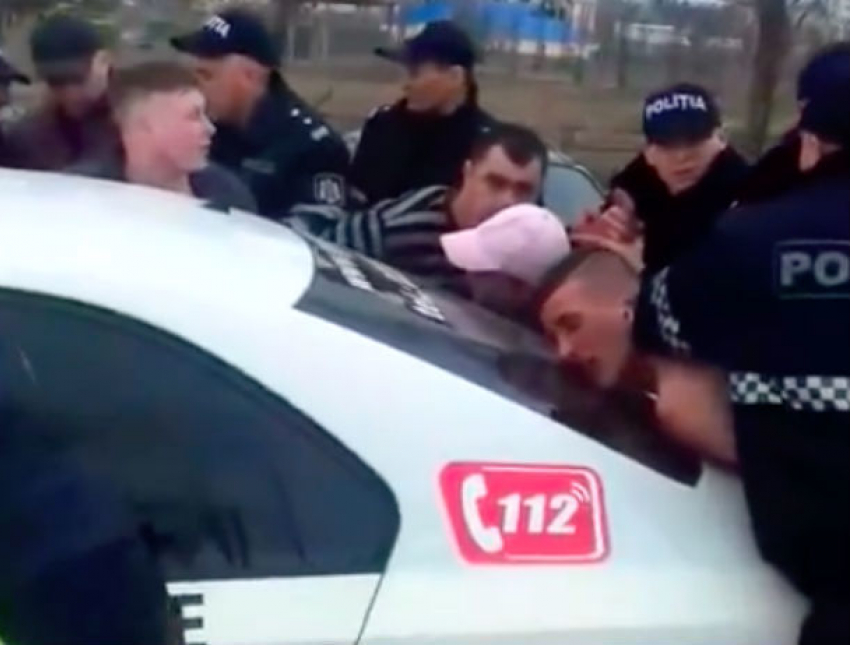 Опубликовано видео жесткого задержания матерившихся фанатов «Зари» в Ниспоренах