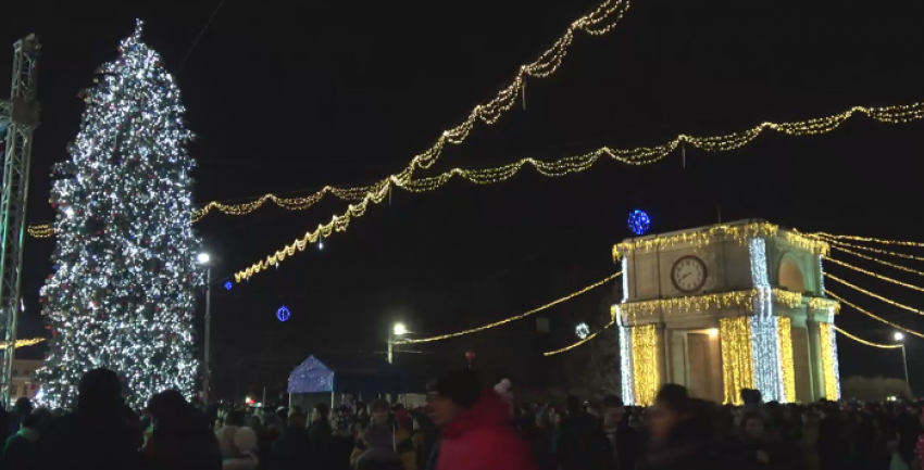 На главной новогодней елке страны зажглись праздничные огни 