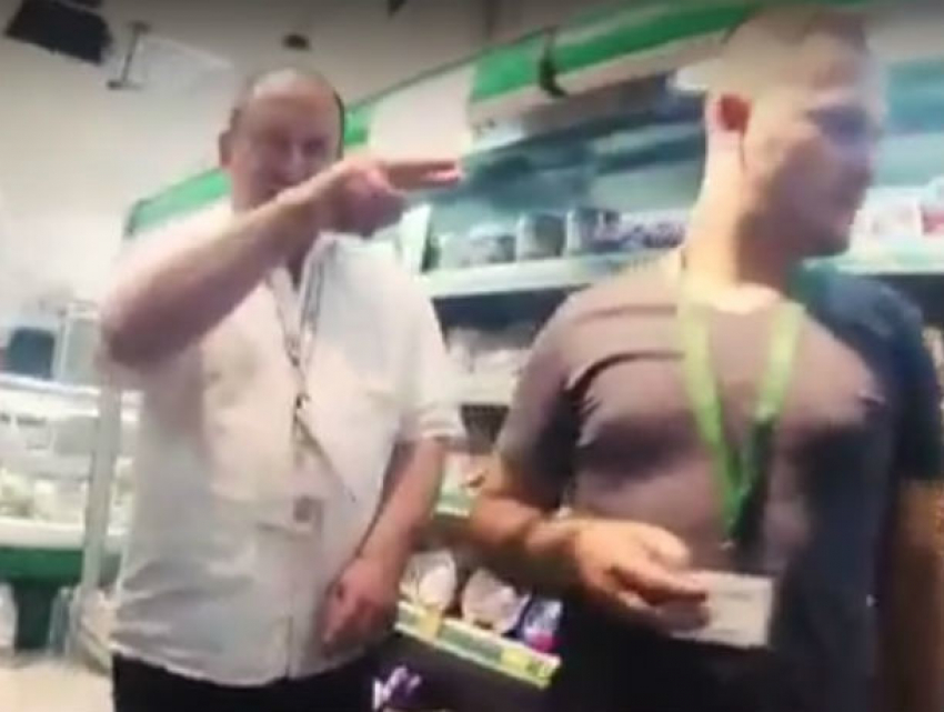 Нападение охранника супермаркета на активистов движения «СтопХам Молдова» сняли на видео