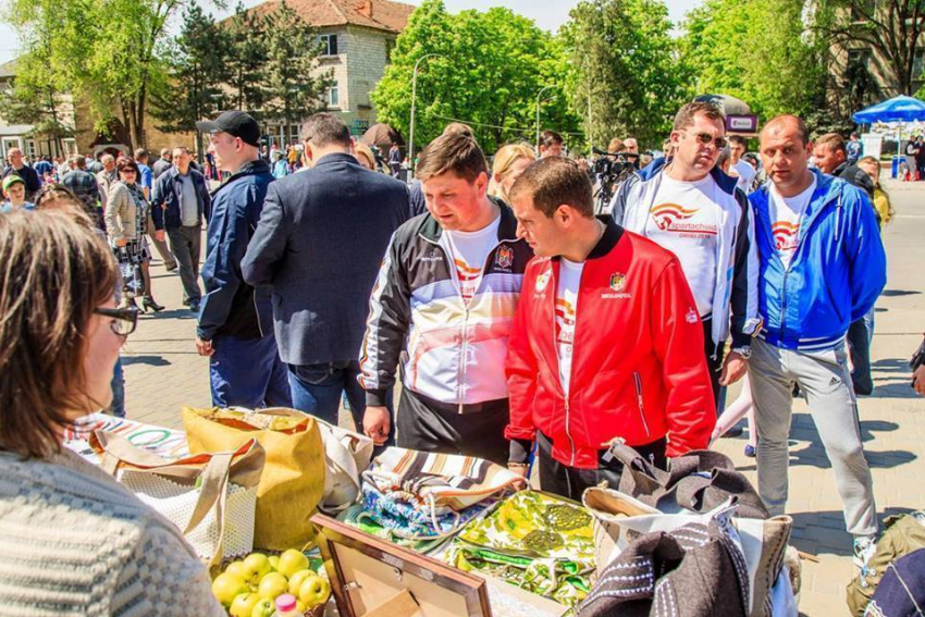 Илан Шор ходит на общественные мероприятия с группой телохранителей