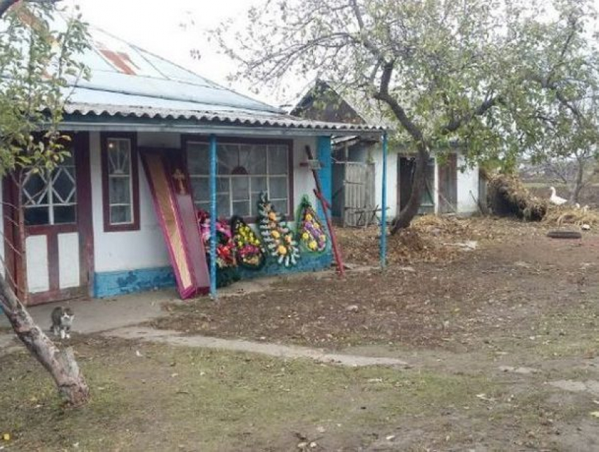 Девушку, насмерть сбитую влюбленным мужчиной в Одесской области, решили похоронить в свадебном платье