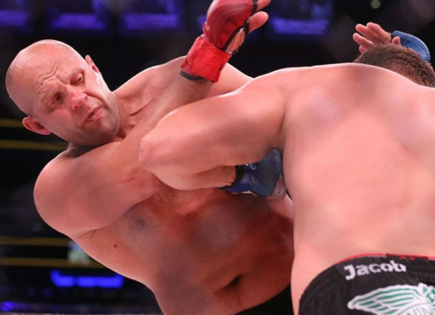 Опубликовано видео сенсационного «жесткого добивания» американцем Федора Емельяненко 