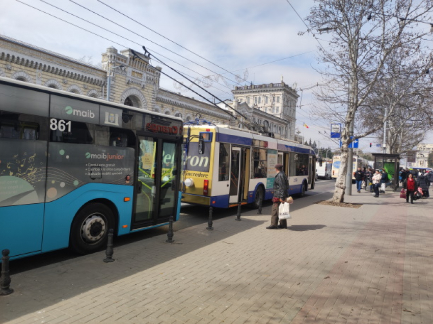 С сегодняшнего дня водители могут ездить без включения ближнего света фар