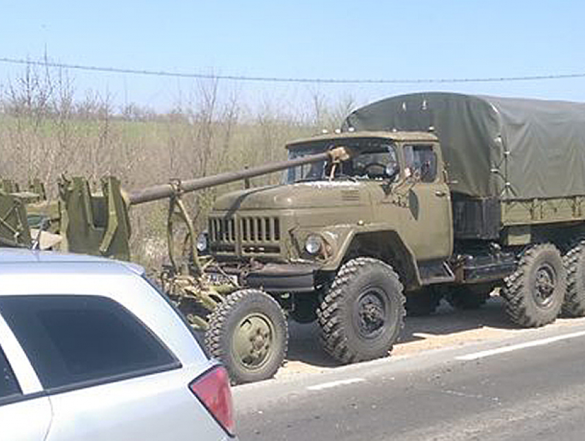 Курьезная авария с участием военных спровоцировала шутки о молдавской армии