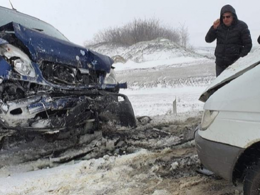 Хаос на юге - из-за снега и аварий заблокирована дорога на Комрат