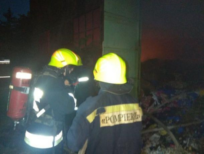 В Бельцах произошел пожар на территории склада текстильных материалов