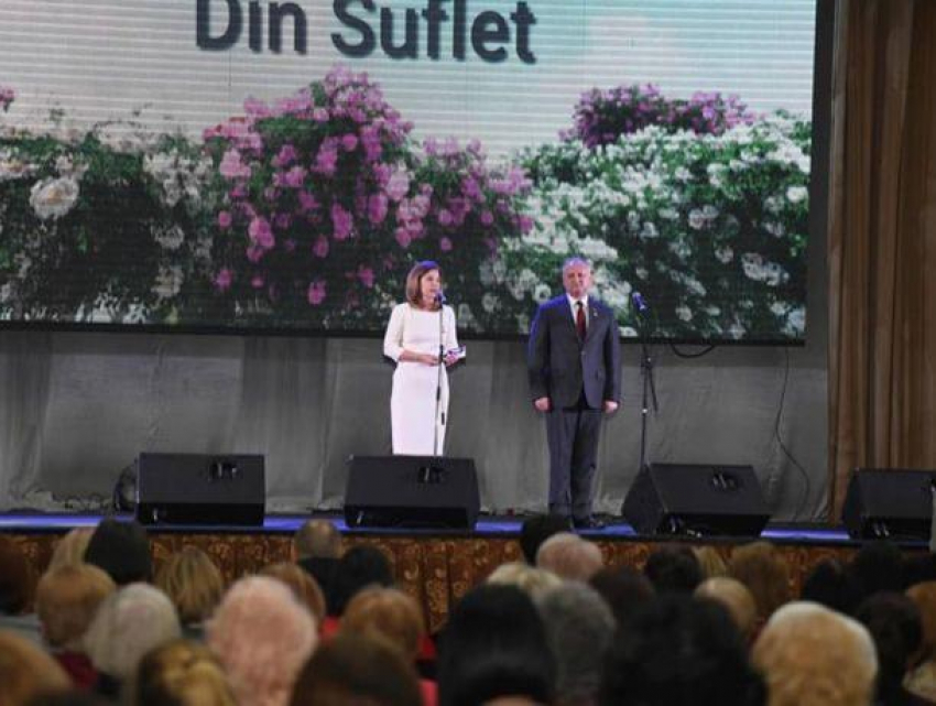 Игорь Додон посетил благотворительный концерт, организованный его супругой в честь женского праздника