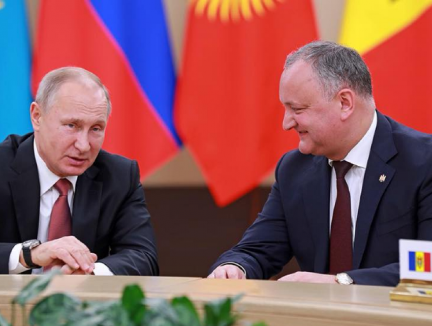 Владимир Путин поздравил народ Молдовы и президента с Днем Независимости