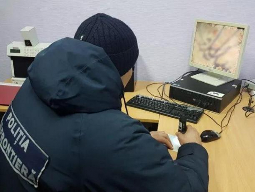 Мужчина ехал домой, но попался на таможне с фальшивыми документами 