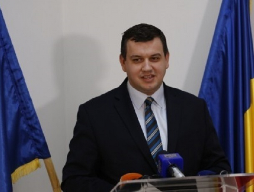 Молдаванин в парламенте Румынии потребовал удвоить срок действия паспортов 