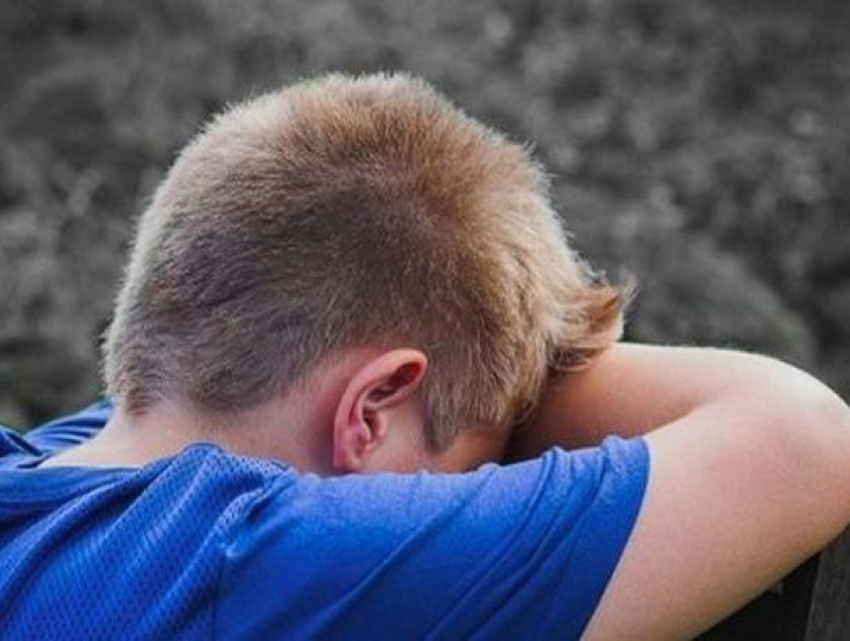 Vorbeste Moldova: 12-летнего мальчика изнасиловал его сосед, дав «поиграть в телефон»
