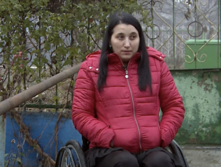 Брошена родителями, изнасилована 10 людьми, прикована к инвалидной коляске: ужасная судьба женщины из Дрокии