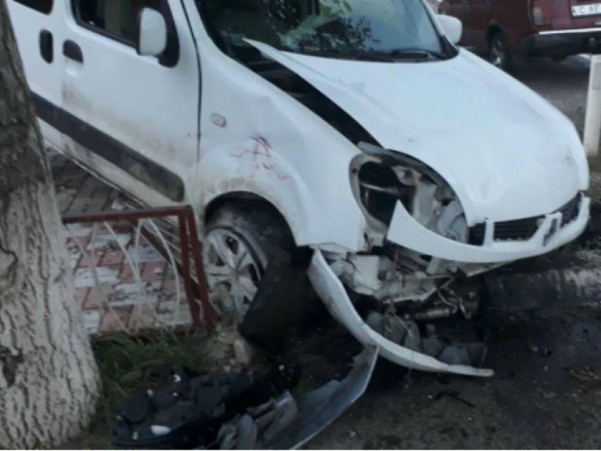Автоаварию у магазина совершил заснувший за рулем молдавский водитель
