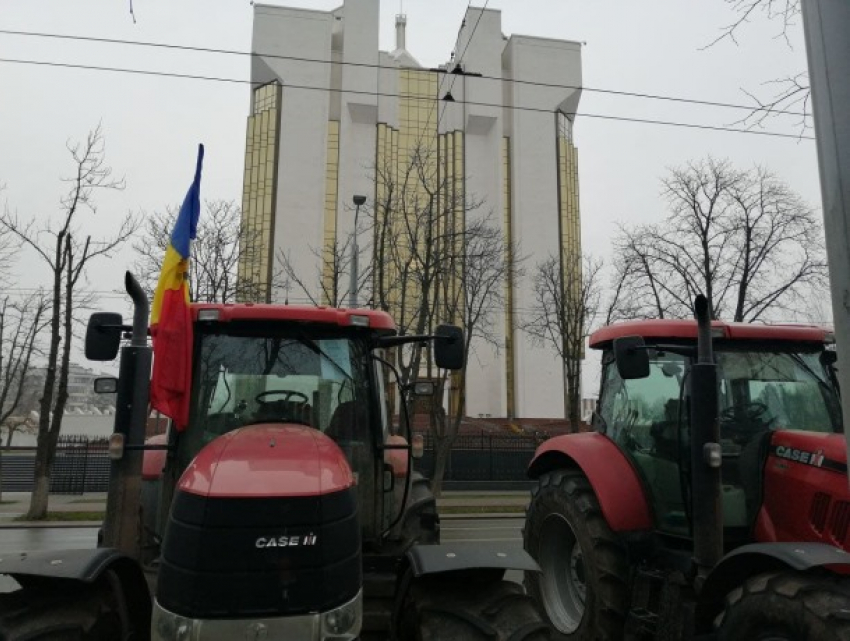 Тракторы еще в Кишиневе - неужели «тракторасты» хотят свергнуть Санду?