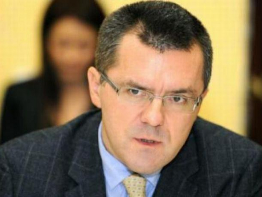 «Бюджет РМ пуст, всё было потрачено на то, чтобы ДПМ осталась у власти», заявил румынский политолог