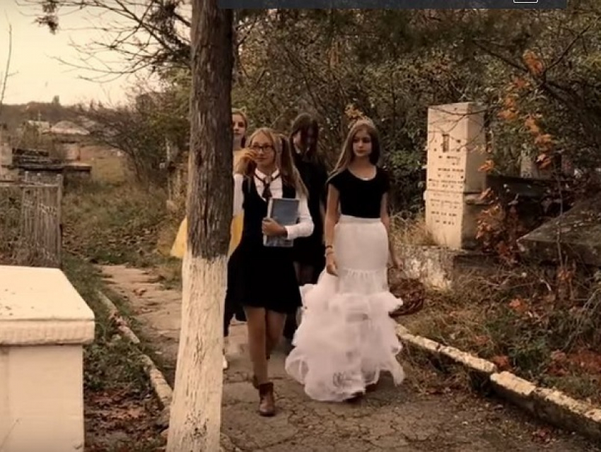 «Я совершила ошибку»: молдавская звезда шоу «Голос.Дети» сняла скандальное видео на кладбище 