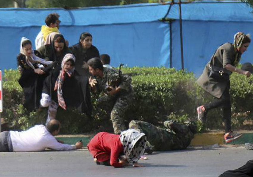 Кровавый расстрел парада боевиками в Иране попал на видео