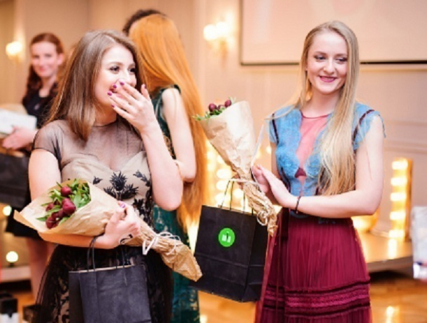 Соблазнительная грудь и роскошная фигура сделали красавицу Юлию «самой веснушчатой молдованкой» 2017 года 