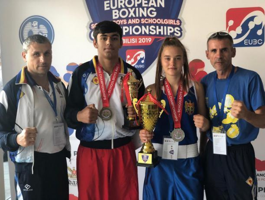 Молдавская команда привезла две медали с чемпионата Европы по боксу среди школьников